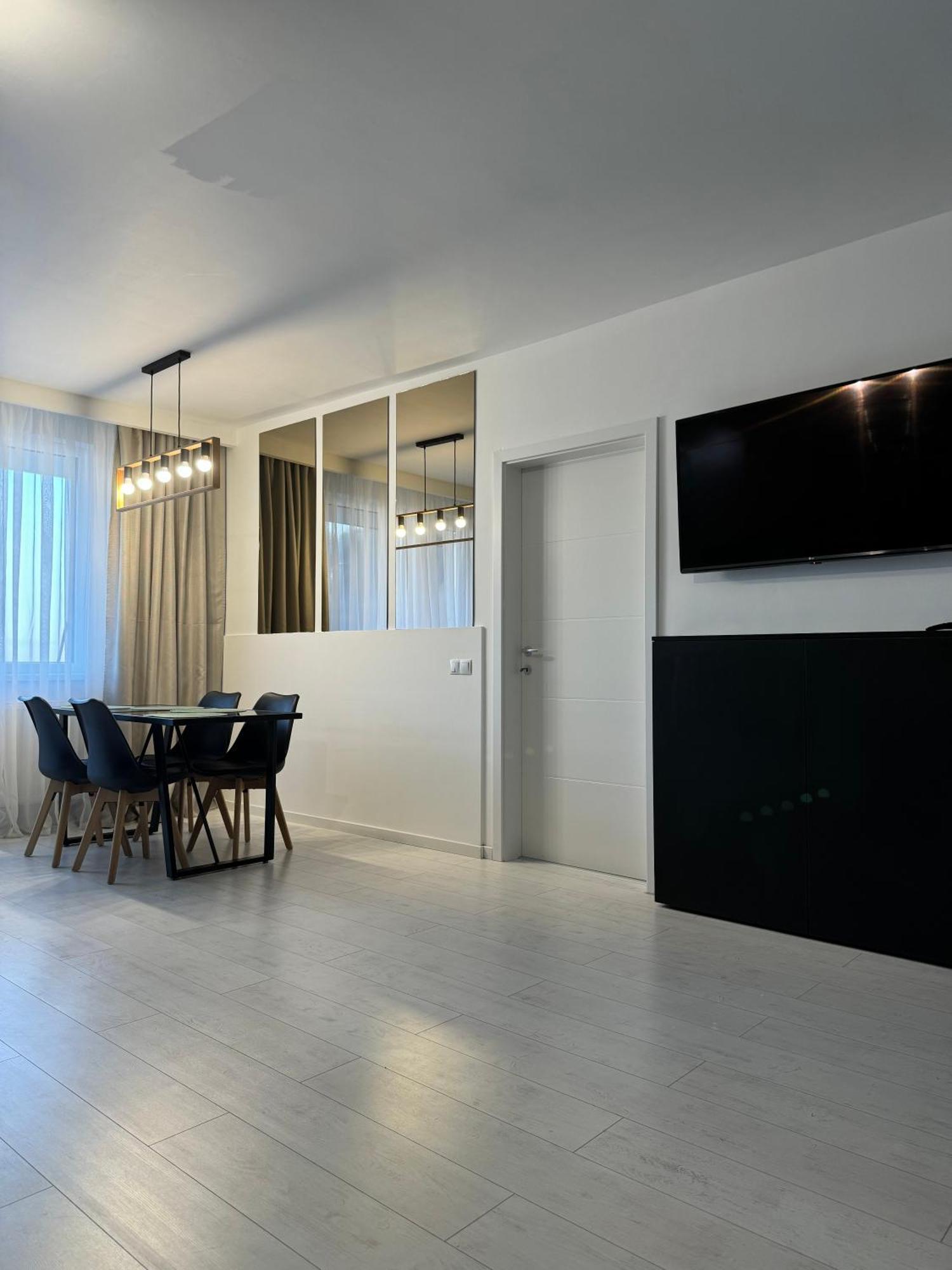 Black Apartament
